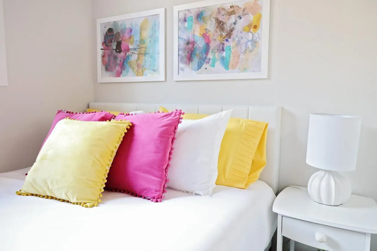 Downtown 3 Queen Beds, Ac, Double Garage, Disney إيدمونتون بيت للعطل