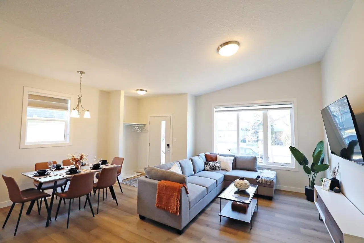Downtown 3 Queen Beds, Ac, Double Garage, Disney إيدمونتون بيت للعطل