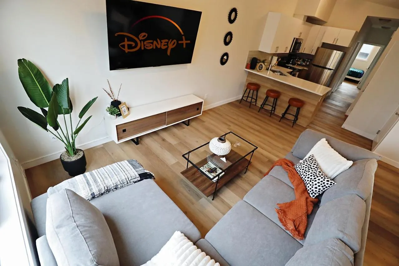 Downtown 3 Queen Beds, Ac, Double Garage, Disney إيدمونتون