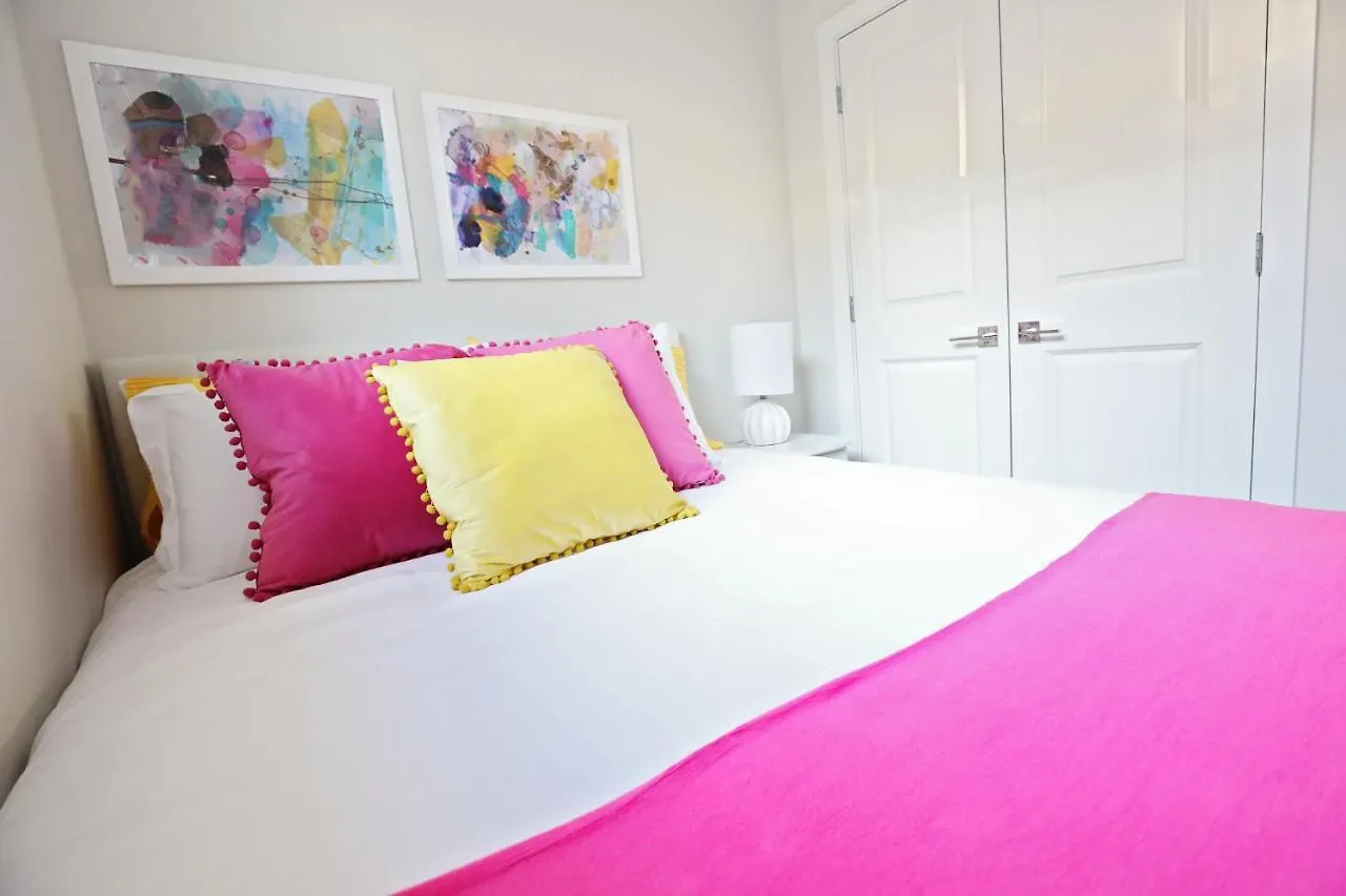 بيت للعطل Downtown 3 Queen Beds, Ac, Double Garage, Disney إيدمونتون