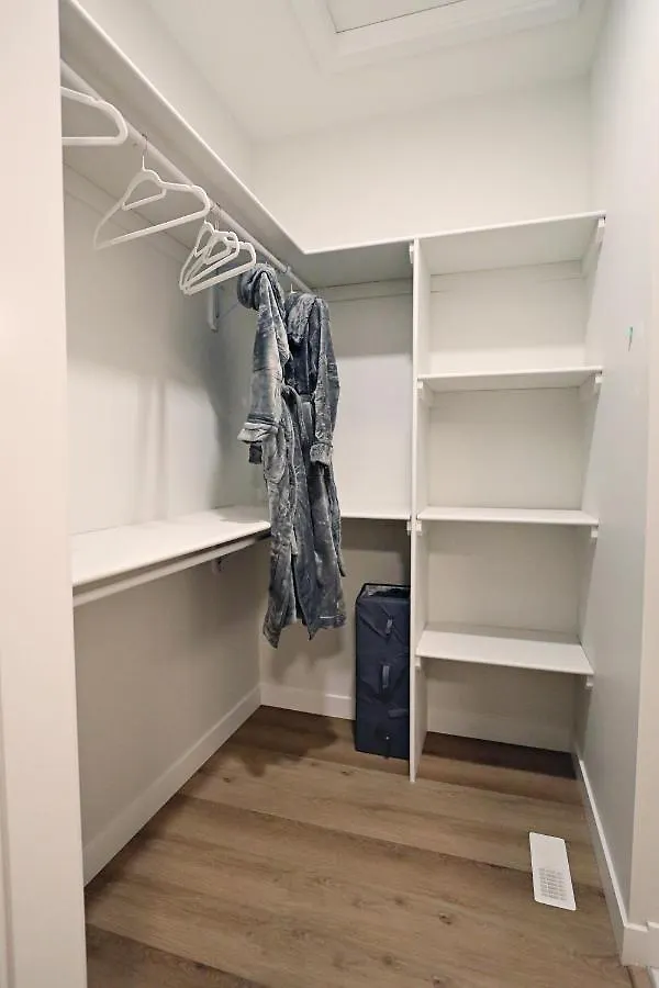بيت للعطل Downtown 3 Queen Beds, Ac, Double Garage, Disney إيدمونتون
