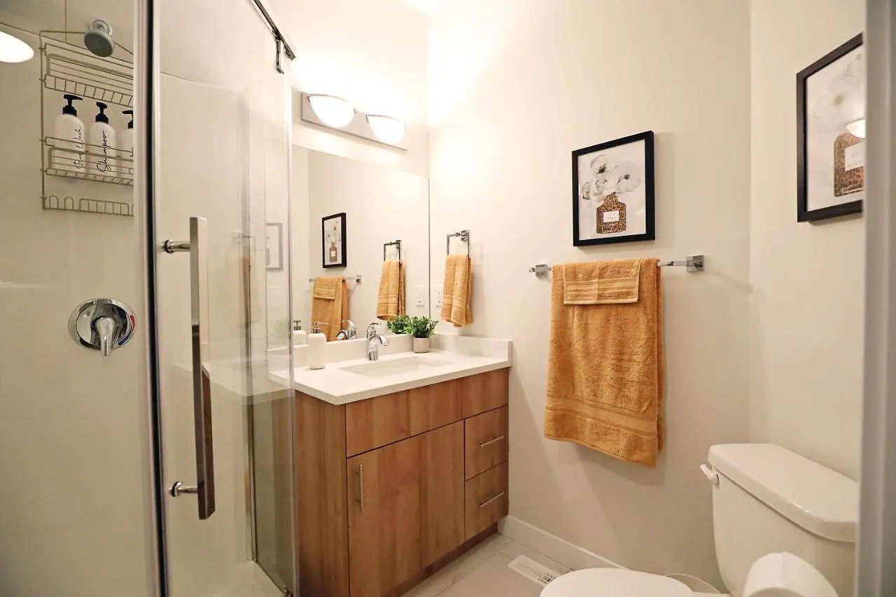 Downtown 3 Queen Beds, Ac, Double Garage, Disney إيدمونتون 0*,  كندا