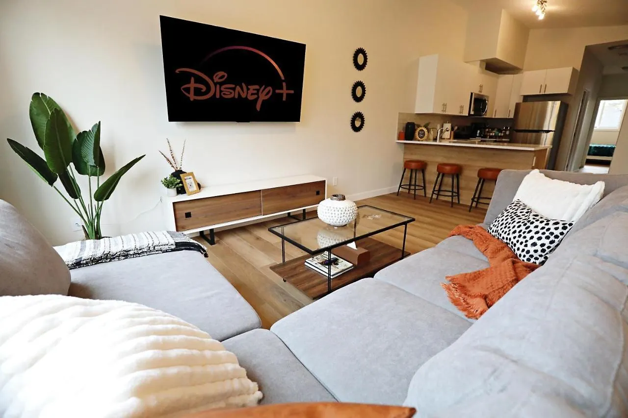 Downtown 3 Queen Beds, Ac, Double Garage, Disney إيدمونتون 0*,