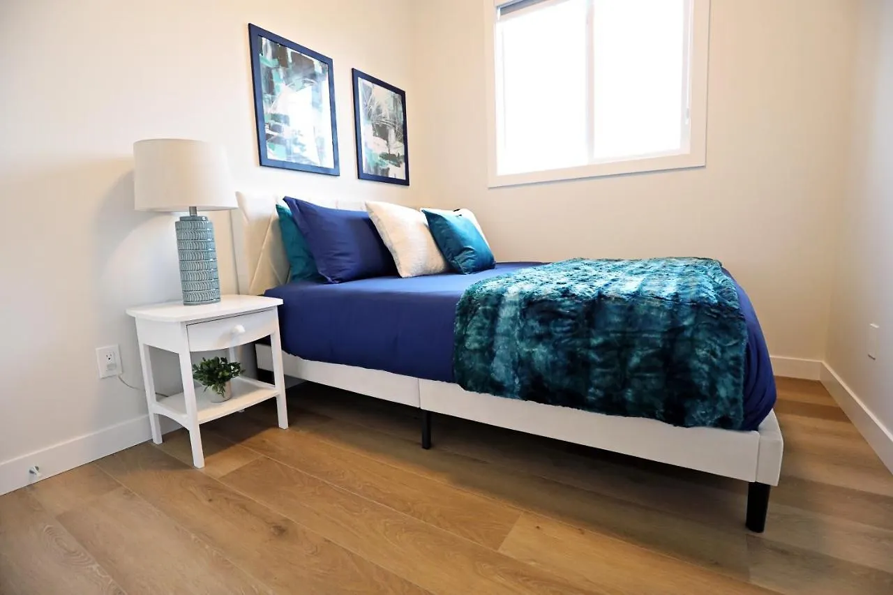 Downtown 3 Queen Beds, Ac, Double Garage, Disney إيدمونتون بيت للعطل