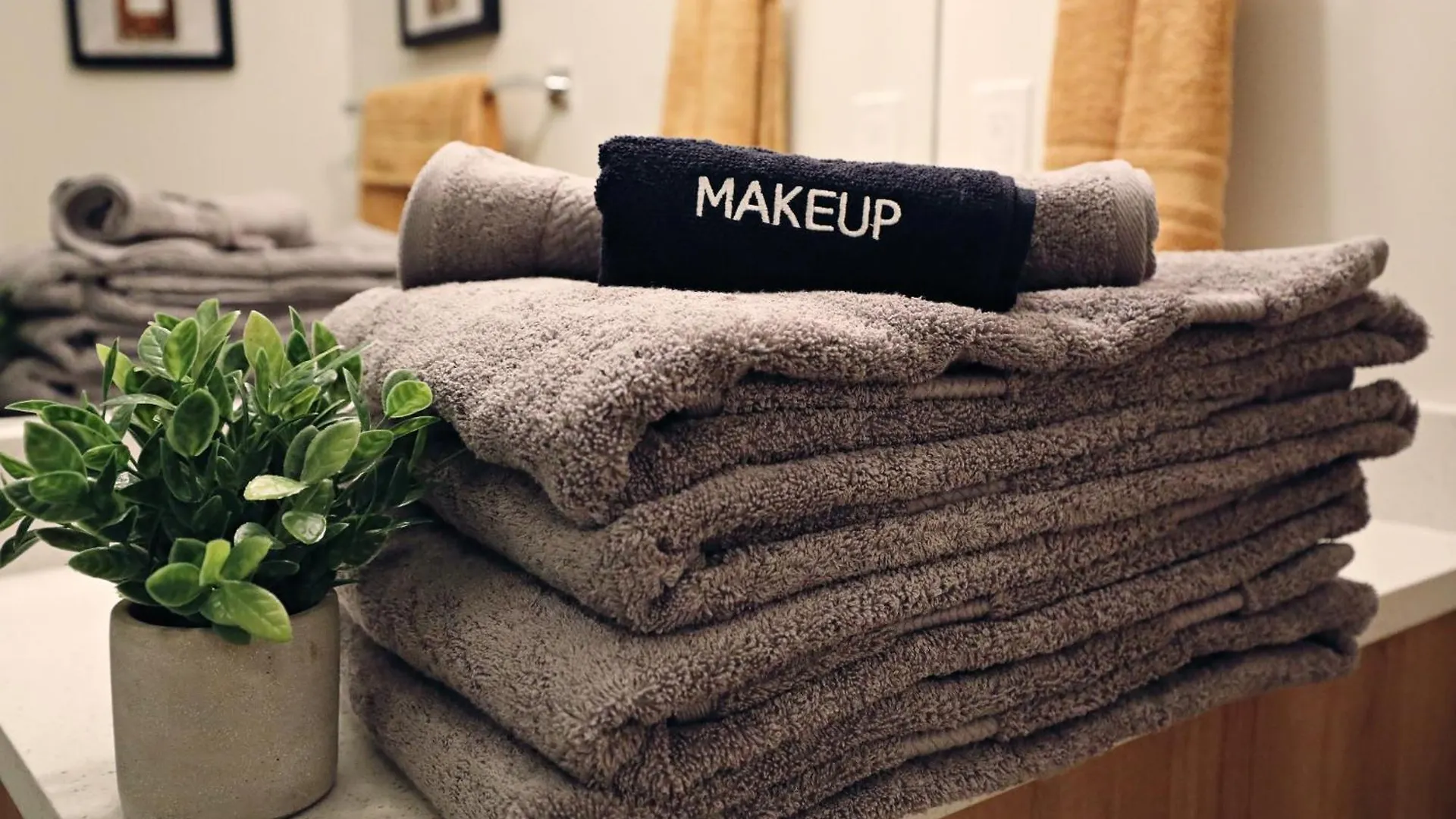 Downtown 3 Queen Beds, Ac, Double Garage, Disney إيدمونتون بيت للعطل
