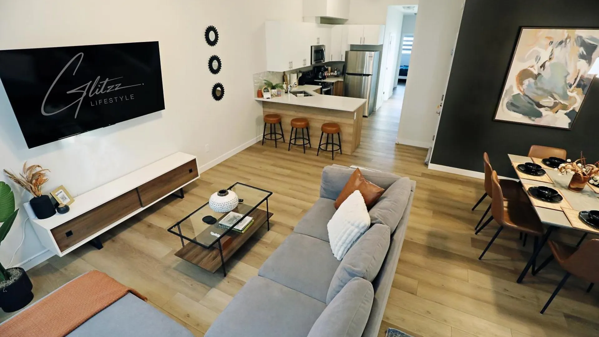 Downtown 3 Queen Beds, Ac, Double Garage, Disney إيدمونتون بيت للعطل